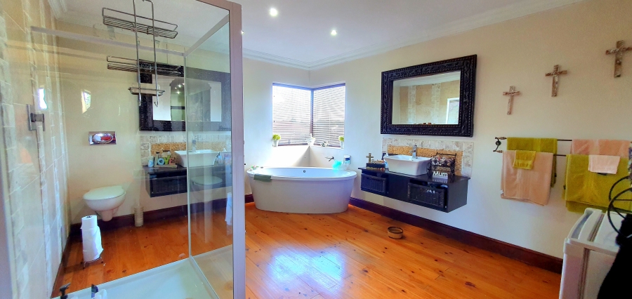 4 Bedroom Property for Sale in Strelitzia Park Eastern Cape